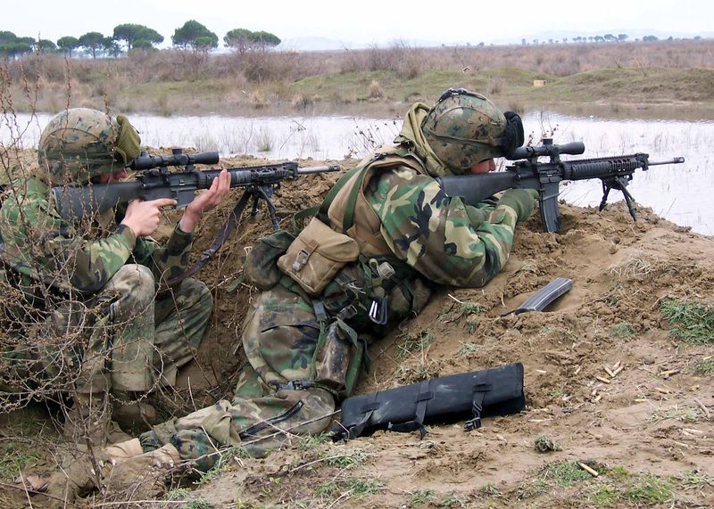 Marines_with_sniper_rifle_2