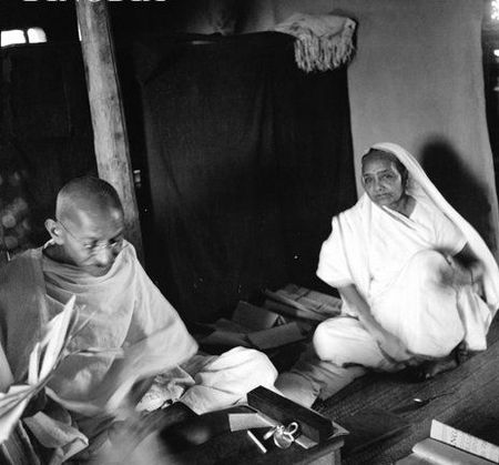 Gandhi_and_Kasturba_seated