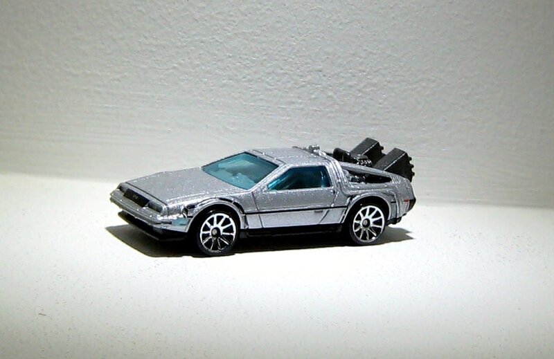 DMC Deloren back to the futur time machine (Hotwheels)