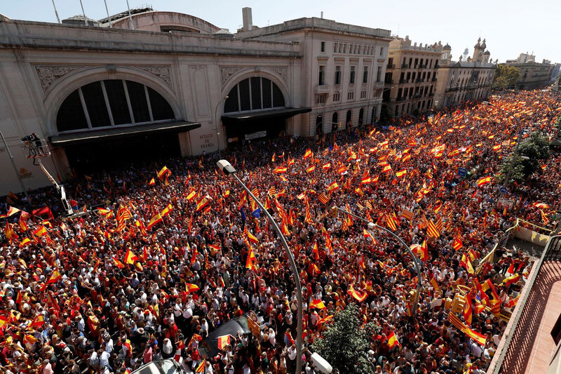a-pro-union-demonstration-organised-by-the-catalan-civil-society-organisation-makes-its-way-through-the-streets-of-barcelona_5957712