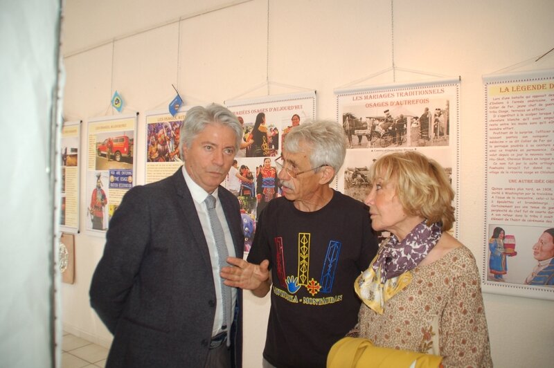 Gérard Massip en dicussion avec deux élus de Montauban : Alain Crivella et Monique Valat