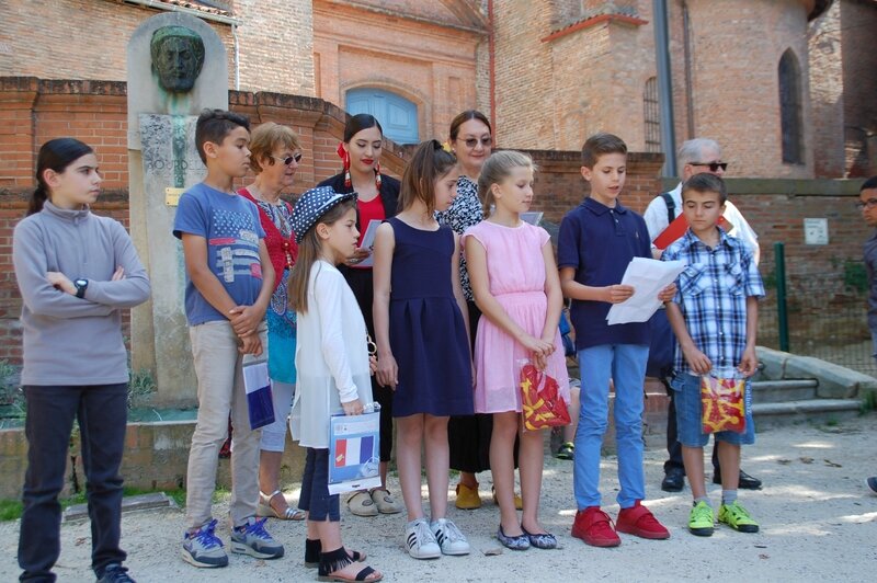 Achille lit son discours de bienvenue