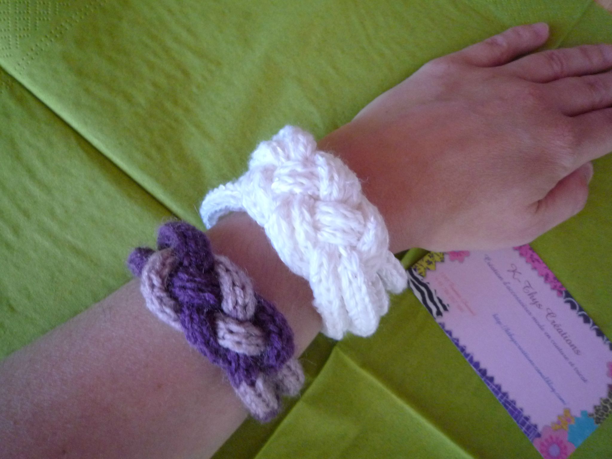 Bracelets faits au tricotin avec nœud marin