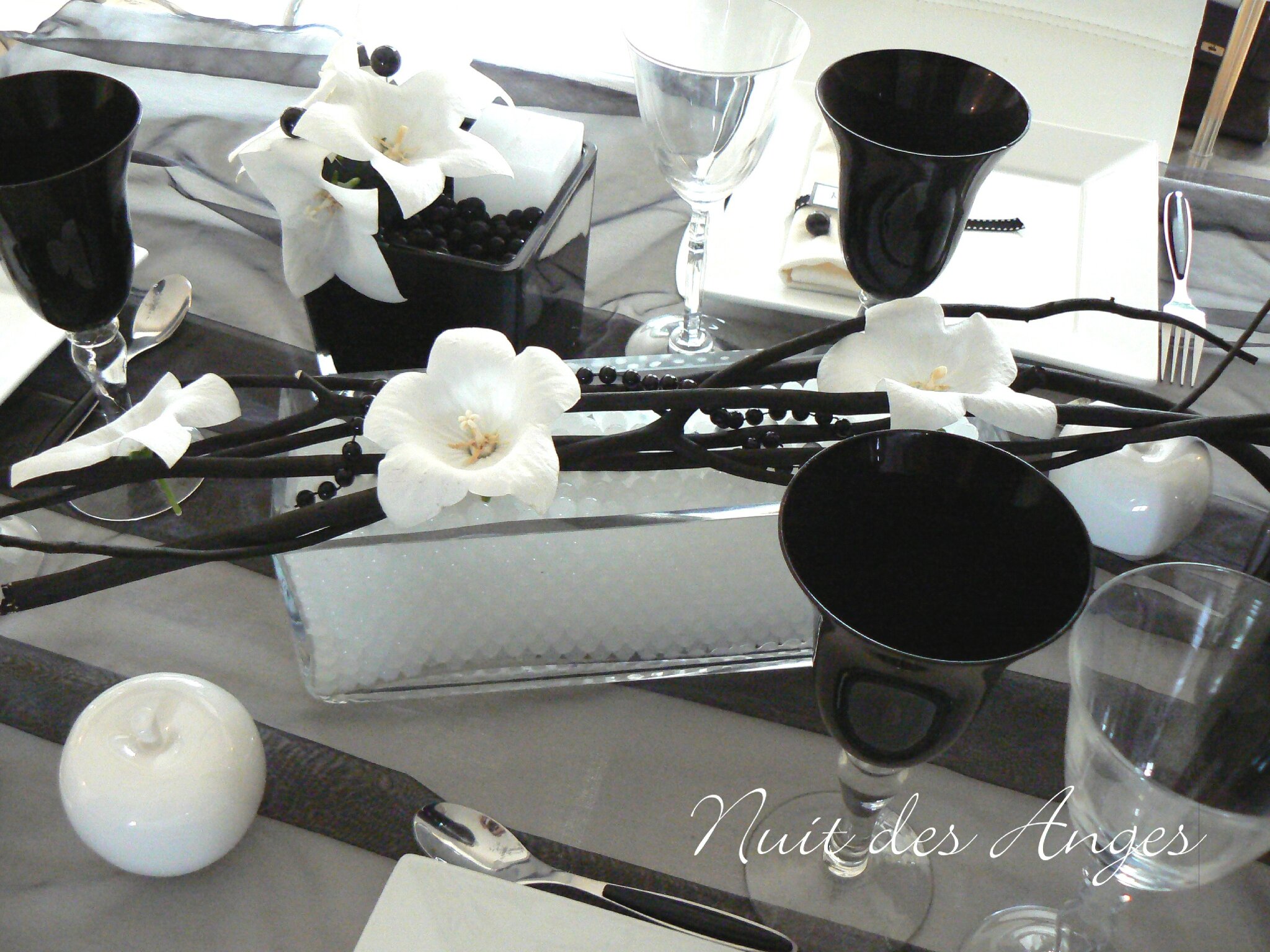 Table rabattable cuisine paris: deco table noir et blanc