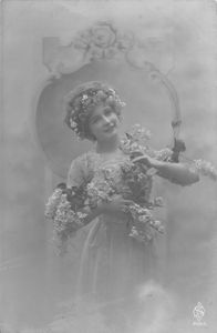 Femme au bouquet 1900 vintage