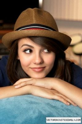 musique de victoria justice freak the freak out