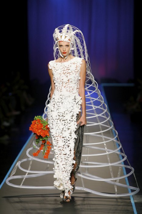 La_mari_e__Jean_Paul_Gaultier__Gaultier_Paris__haute_couture__automne_hiver_2008_2009__collection___Les_Cages__