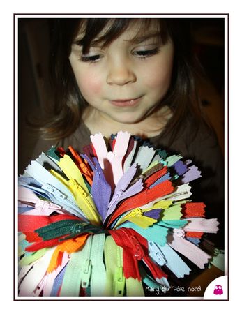 IMG_5912-poupee-enfant-bebe-fait-main-reversible-bouquet-fleur-orange-vert-bleu-jaune-multicolore-interflora-marron-blanc-jaune-nuage-couette-oreiller-drap-matelas-mary-du-pole-nord
