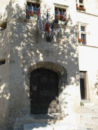 Entrée du château de Château-Arnoux