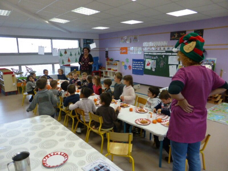 LE REPORTAGE PHOTOS DU PERE NOEL à la maternelle Dolto..Suite