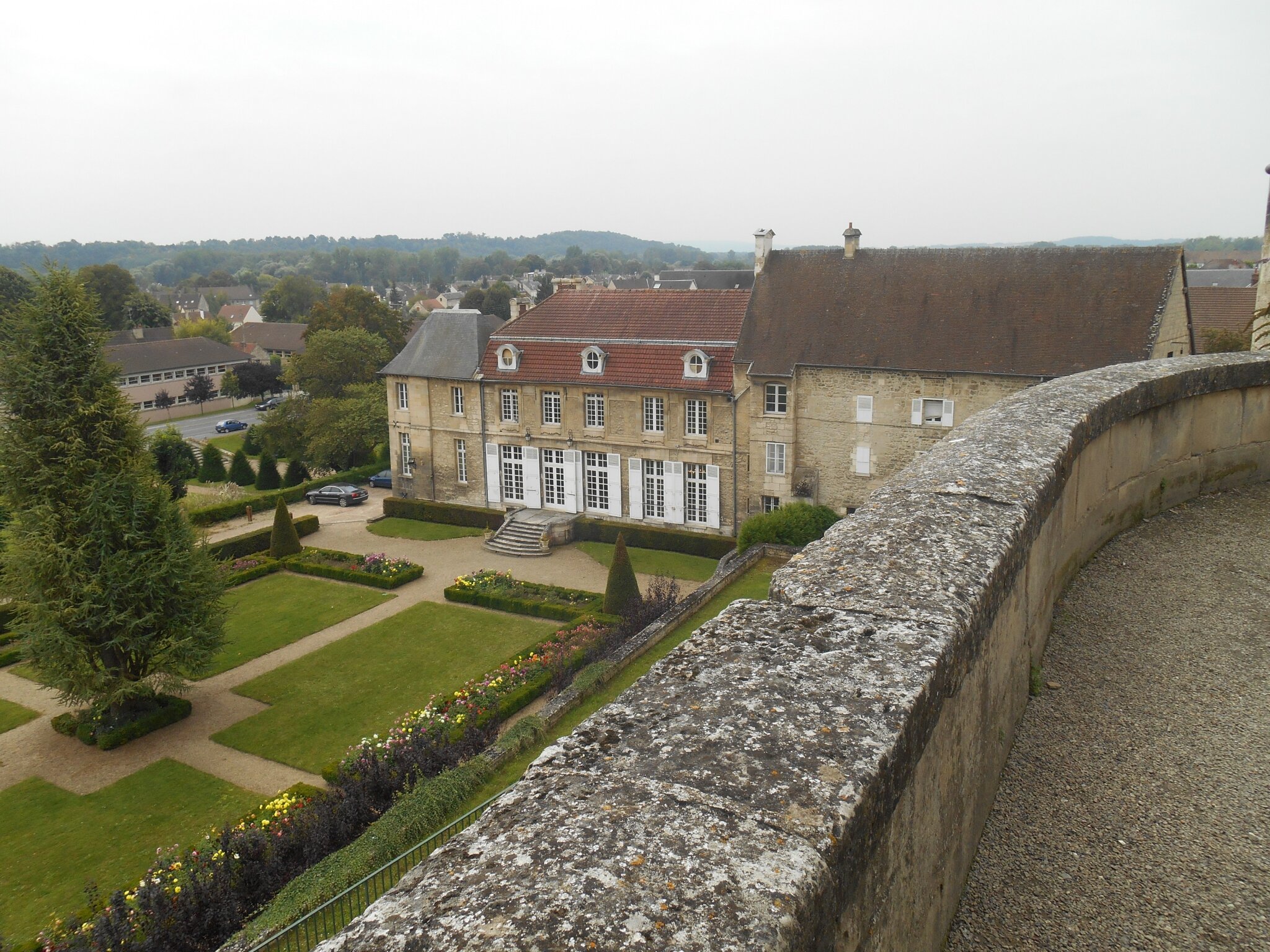 La commune de Saint  Leu d Esserent Oise Les 36000 