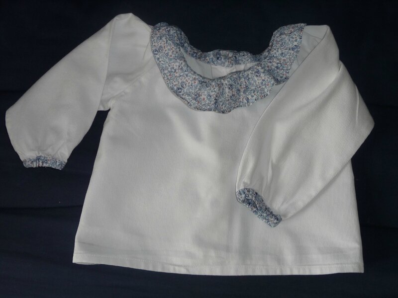 Blouse De Fille 9 Mois Avec Col A Volant En Liberty Eloise Bleu Quelques Petites Choses A Partager