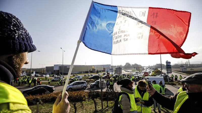 111784080_gilets_jaunes_bil100-_v-sr__169__900