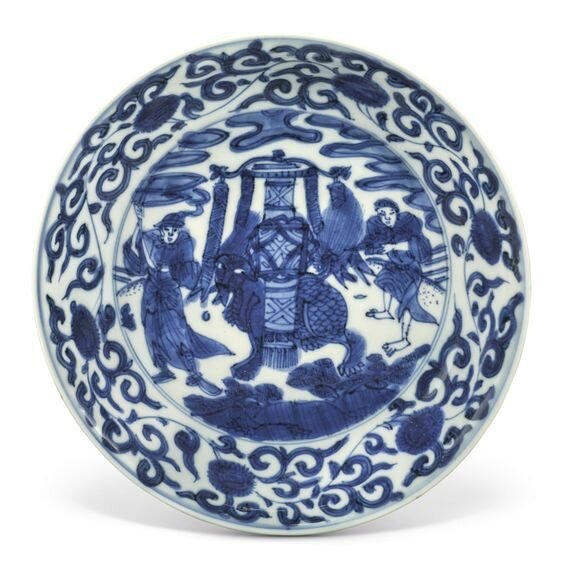 A blue and white dish, Ming dynasty, Wanli period (1573-1620)