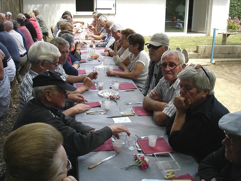 2014-07-14-repas et boule de fort-amicale laïque (17)