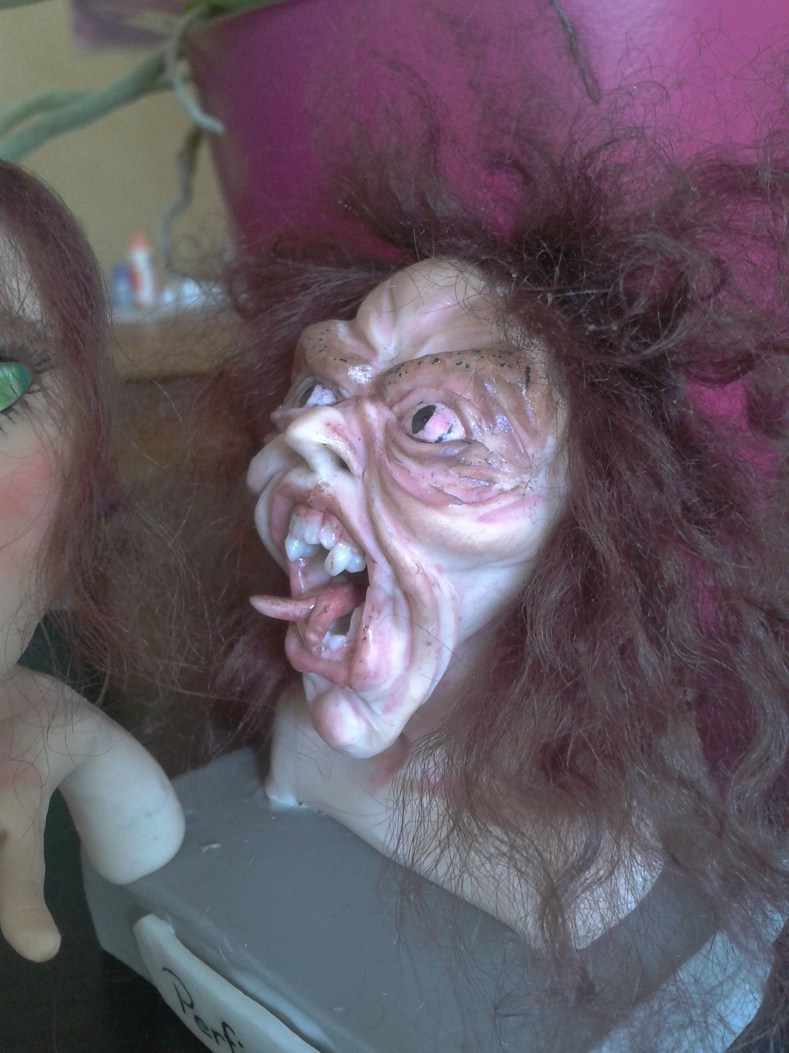 Le Masque Qui Fait Le Plus Peur Au Monde Bas les masques - Murmures en Brocéliande par Clarabulle&Lolabille