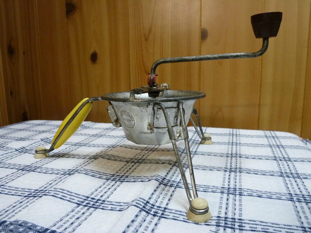 Ya Un Os Dans La Moulinette MOULINETTE VINTAGE - http://retrochoz.canalblog.com/