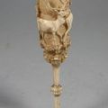 Coupe de chasse en corne sculpté de feuillage et d'une frise de cerfs. autriche, fin xixe siècle