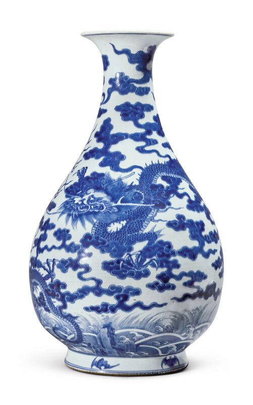 A large blue and white 'dragon' vase, Qing dynasty, 18th-early 19th century