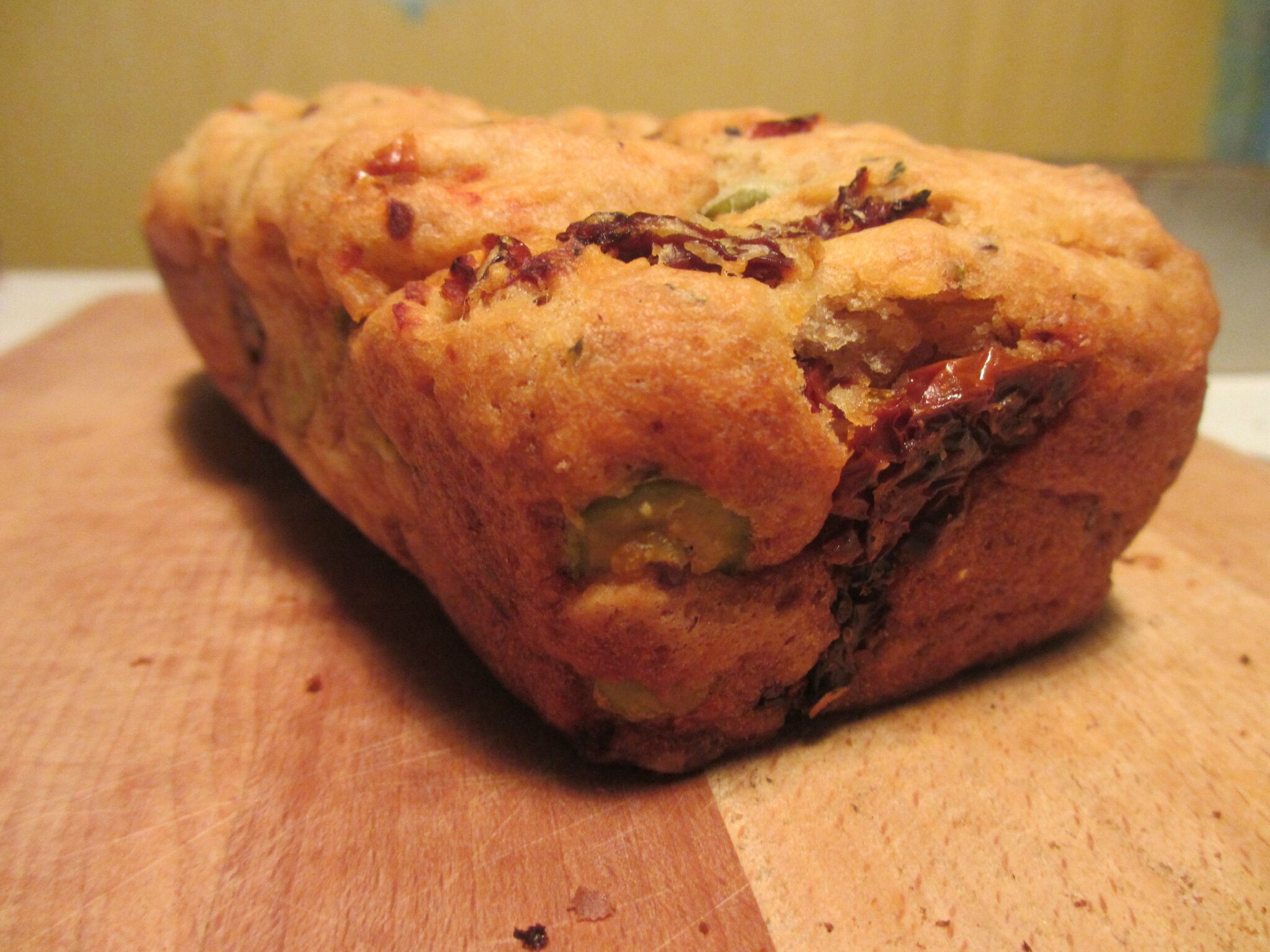 Cake salé olives/tomates séchées (vegan/sans lait/sans oeuf) - Kmille ...