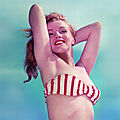 1947, plage - marilyn en bikini par laszlo willinger
