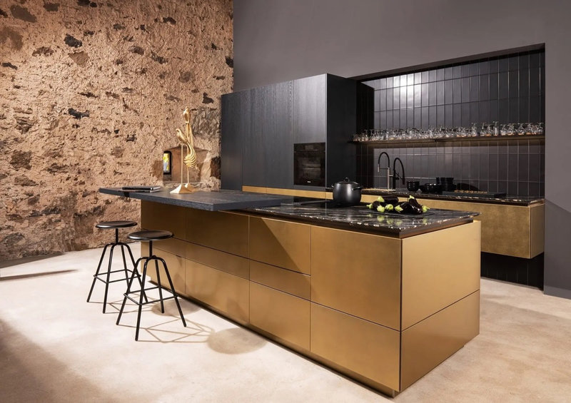 black-and-gold-kitchen-decor
