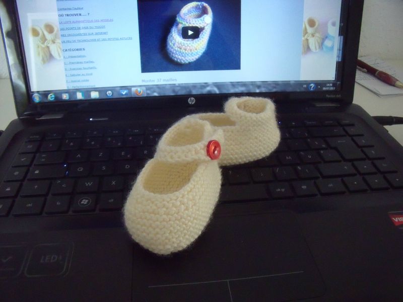 Xiii Chaussons Bebe Forme Babies Modele Gratuit L Atelier Tricot De Mam Yveline