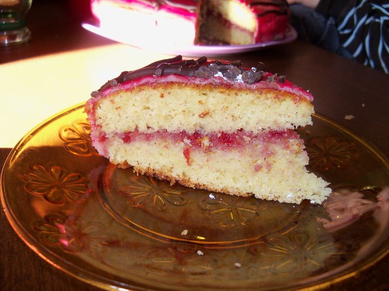 Gateau Fourre A La Pate D'amande 10 Lettres Gâteau Spiderman Amande/framboise - Peuline et ses Délices
