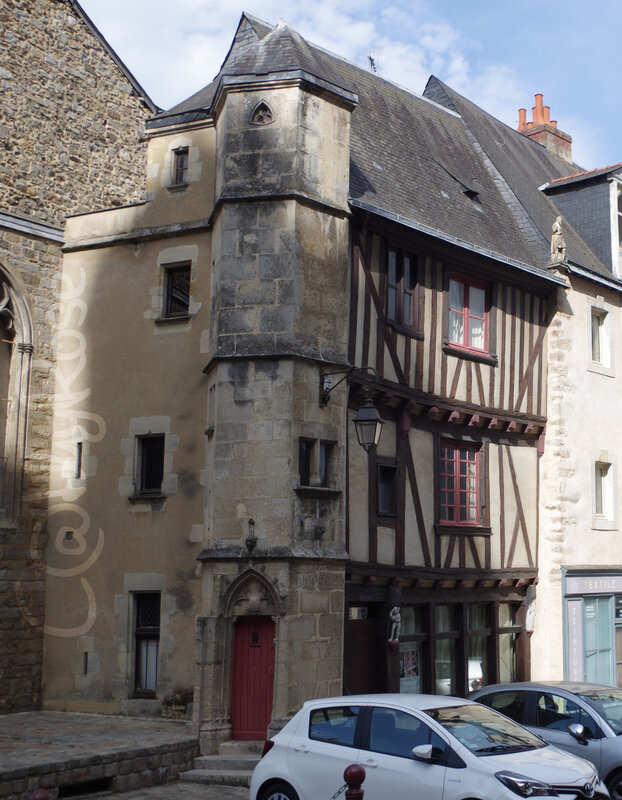 && maison du Bon Conseil place St Michel (1)