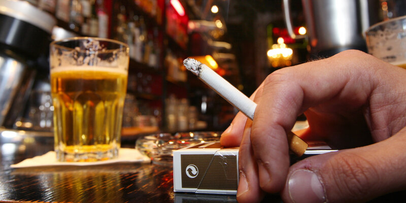 Pourquoi-boire-de-l-alcool-donne-envie-de-fumer