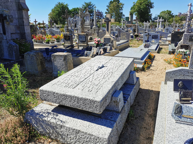 Sur la tombe des martyrs des Lucs-sur-Boulogne