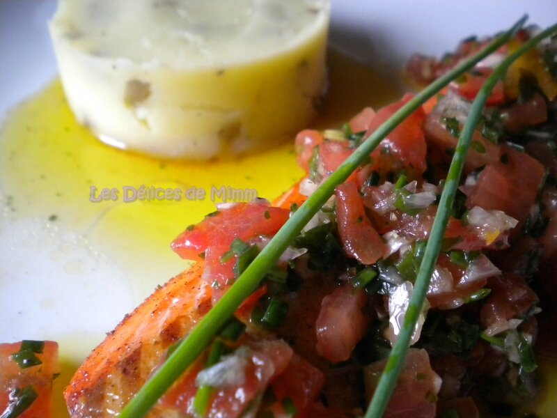 Filet de truite saumonée, sauce vierge et purée de pommes de terre aux olives 4