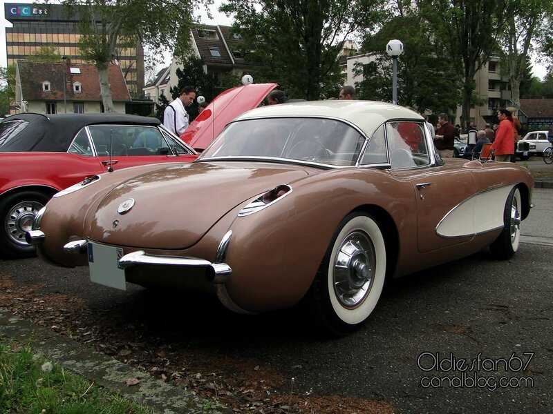 Chevrolet corvette старый