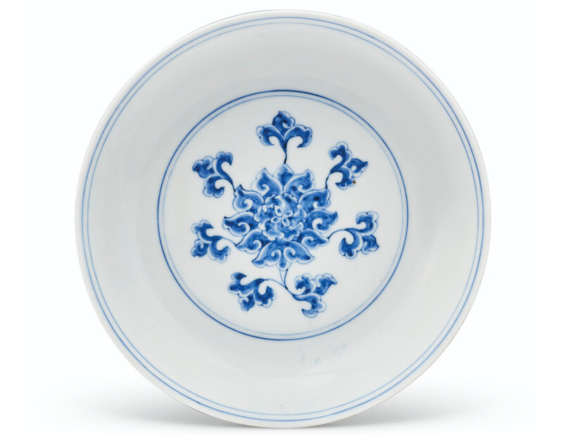 A rare underglaze-blue and enamel-decorated dish, Zhengde-Jiajing period (1506-1566)