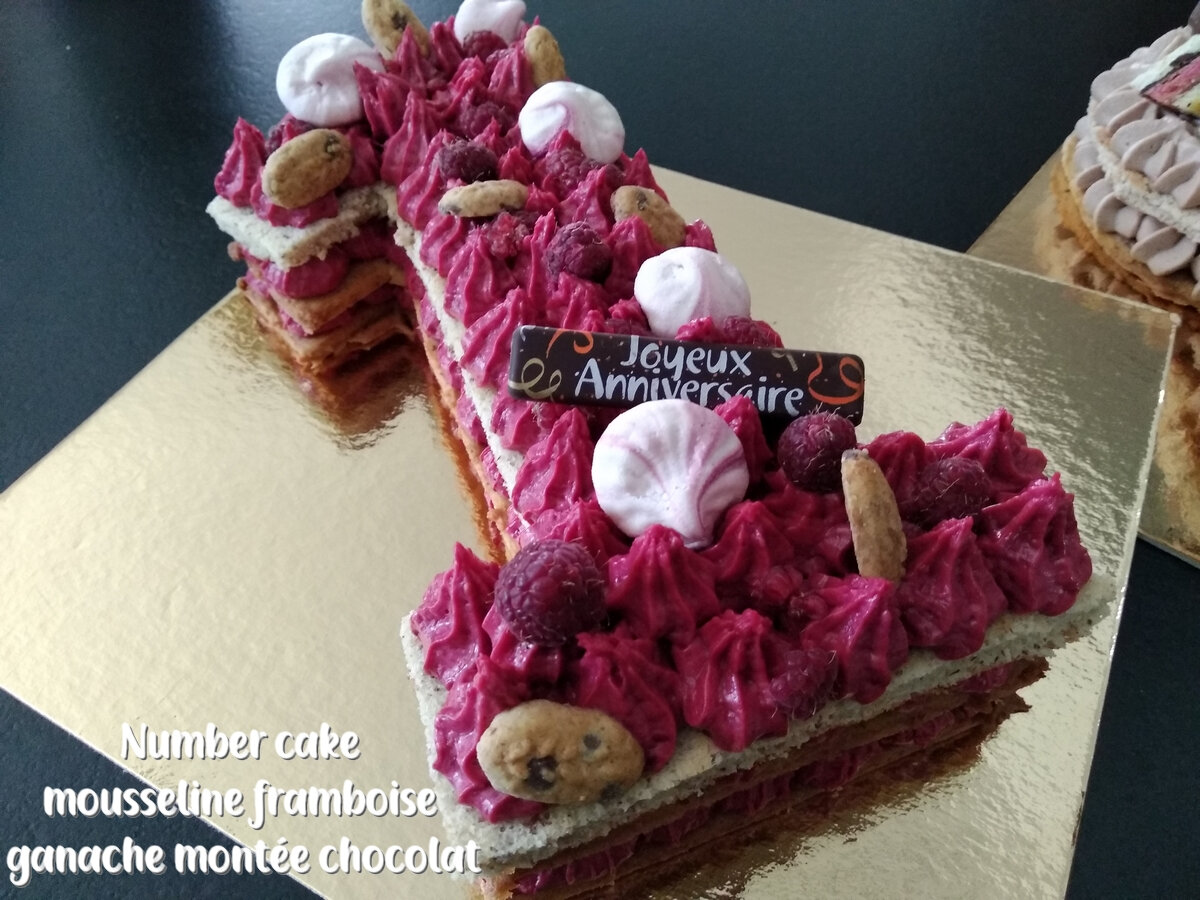 NUMBER CAKE MOUSSELINE FRAMBOISE GANACHE MONTEE AU CHOCOLAT - Recettes voyageuses de Barbara