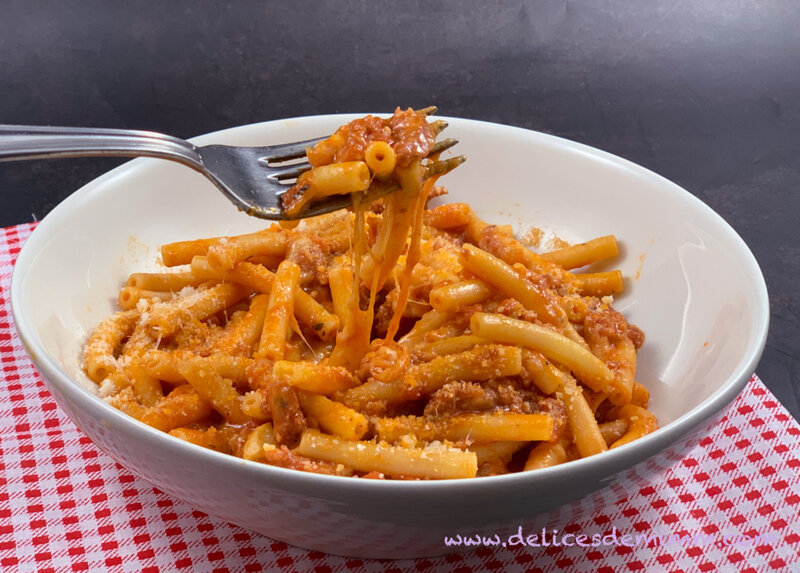 Pâtes à la saucisse italienne et à la mozzarella (