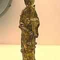 Female statuette, china, ming dynasty. gilt bronze. musée calouste gulbenkian, lisbonne.