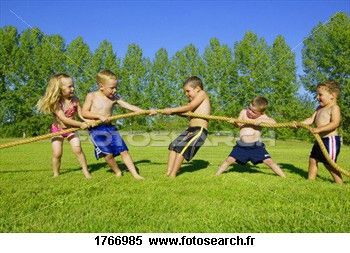 groupe-enfants-jeu_~1766985