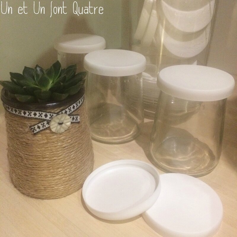 Pots de yaourt avec couvercle
