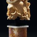 Superbe et grand Memento mori en ivoire à patine translucide, JAPON XIXe siècle.