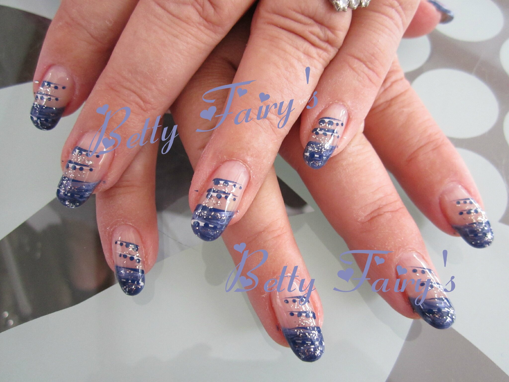 French blue jean, gel mask, décos bleu marine, blanc et paillette argent.