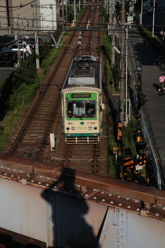 Toden 7000 (7010形) view from Keisei Machiya eki platform