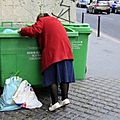 Espagne-des-cadenas-sur-les-poubelles-pour-empecher-la-recuperation-de-nourriture
