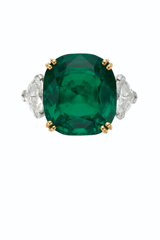 2020_NYR_18990_0195_000(emerald_and_diamond_ring)