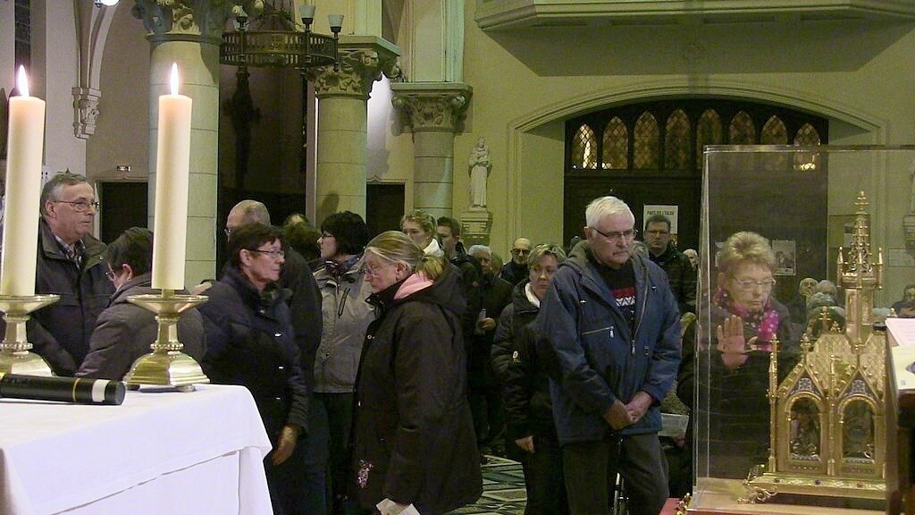 2017-12-26-accueil reliques Ste Thérèse-VIEUX BERQUIN (53)