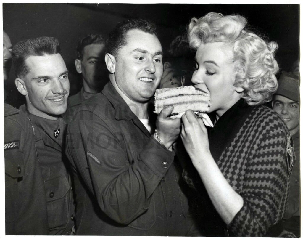 1954-02-18-korea-2nd_division-lunch-with_pfd-stanleyHcloster-2a