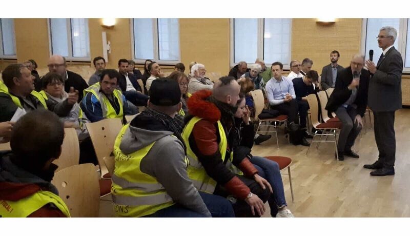 molsheim_le_depute_lrem_thierry_michels_face_aux_gilets_jaunes_1558470893