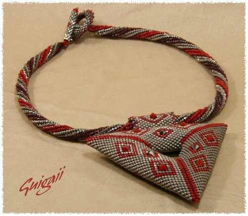 Collier Triangle Marie-Claude