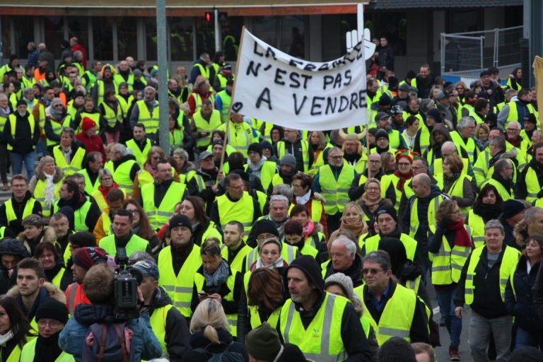 Pour-lacte-VII-les-gilets-jaunes-ont-mobilisé-plus-de-1000-personnes-samedi-29-décembre-dans-les-rue-de-Caen