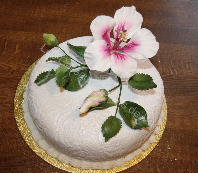 Un gâteau fleuri en pâte à sucre - Cerfdellier le Blog